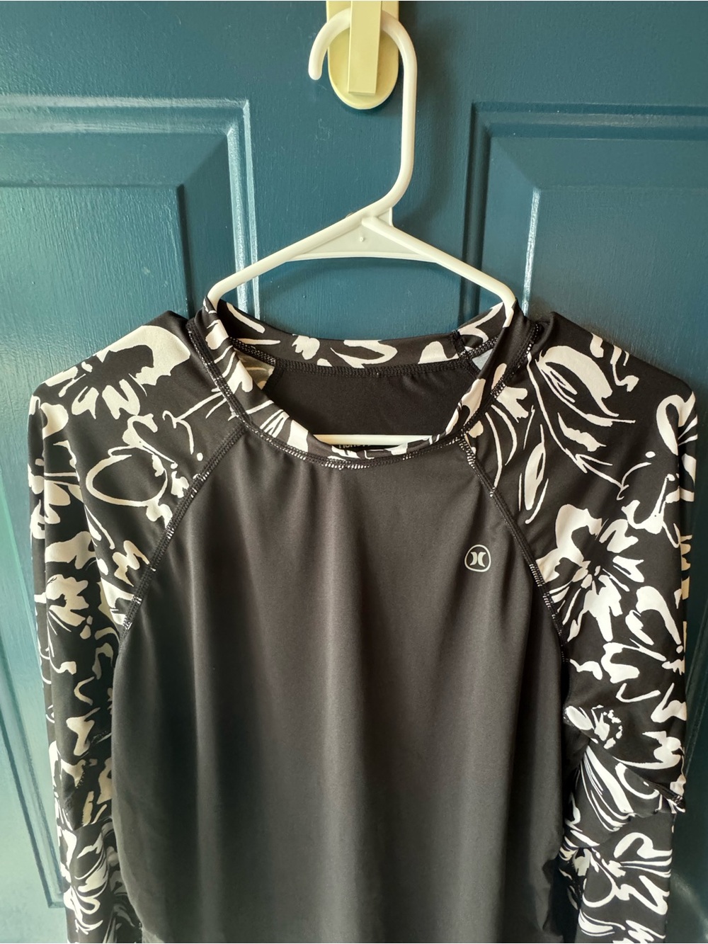 Hurley Black and White Floral Swim Rash Guard Long Sleeve Top XXL - Picture 2 of 6